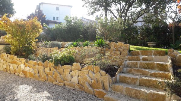 Création d'un muret de soutènement en pierres sèches au Pila (33)