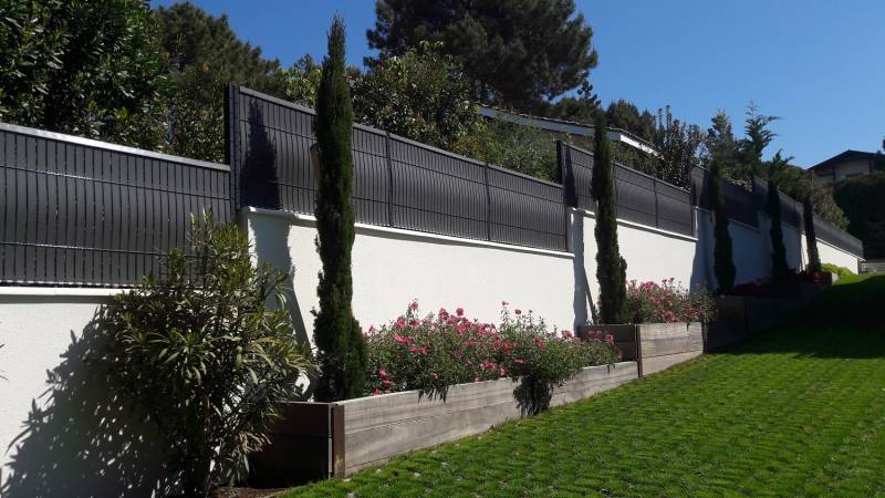 Création de clôture rigide sur muret avec occultant PVC à Gujan-Mestras (33)