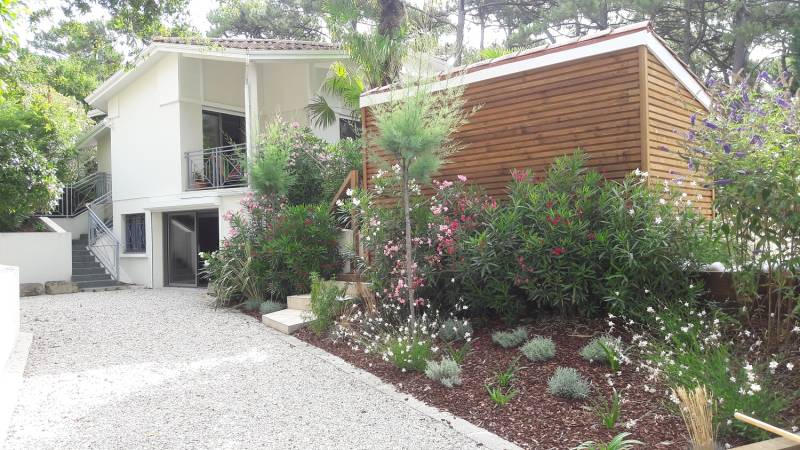 Aménagement de cours et allée autre que enrobé pour jardin à Gujan-Mestras 33