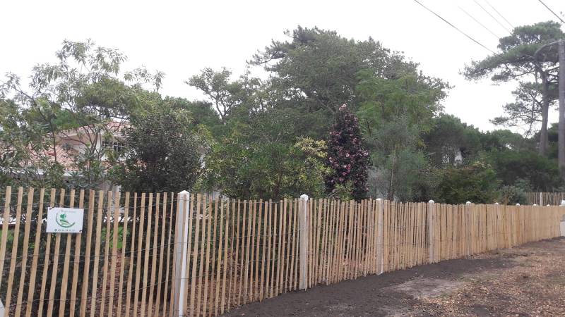 Réalisation d'une clôture béton bois en ganivelle de Châtaignier à La Teste de buch sur le Bassin d'Arcachon (33)