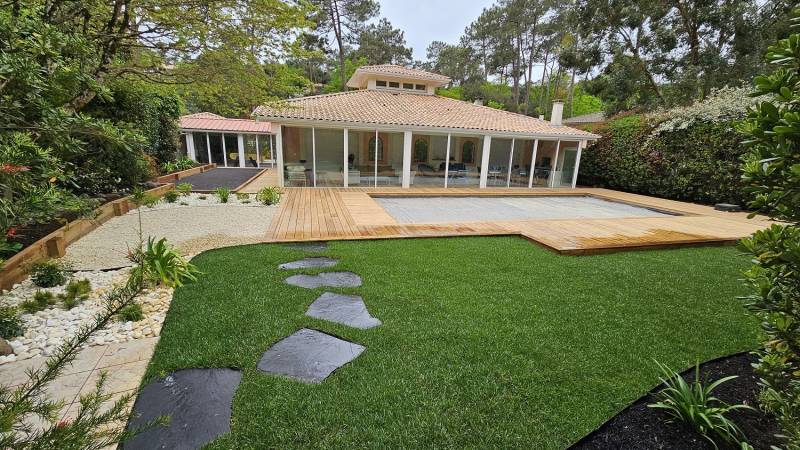 Création d'une pelouse en rouleau en tour de piscine à La Teste de Buch 33