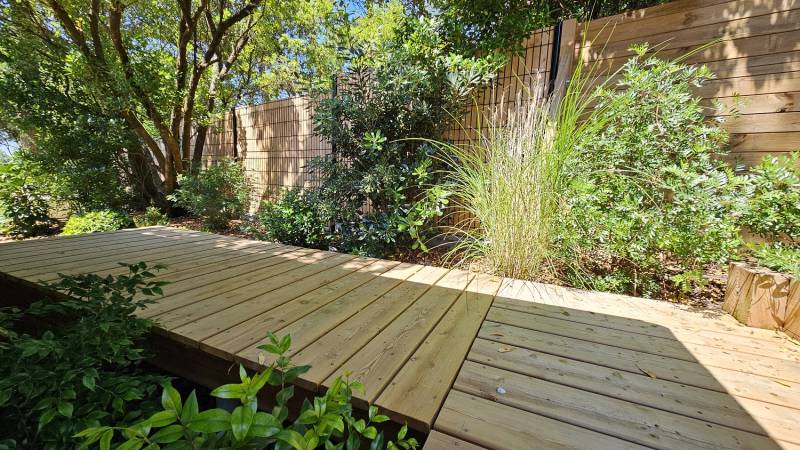 Terrasse paysagée haut de gamme en bois de Pin à Arcachon 