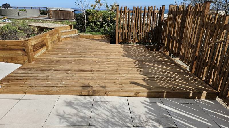 Réalisation d'un jardin paysagé autour du bois sur le bassin d'Arcachon 