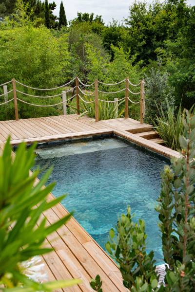 construction d'un tour de piscine en bois en pin au pyla sur le bassin d'arcachon