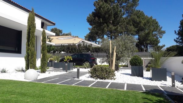 Création d'un jardin minéral galets blanc et ardoise sur le bassin d'Arcachon (33)