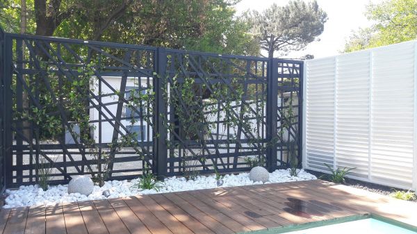 Création d'un jardin minéral avec treille pour plantes grimpantes à La Teste de Buch (33)