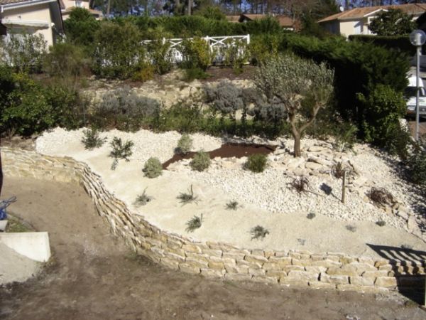 Muret de soutènement en pierre sèche au Pyla sur mer