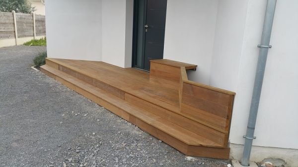 Création d'un habillage de marche et d'un jardinière en bois à la Teste de buch (33)